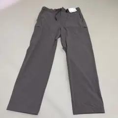 新品未使用UNIQLO カーキーのカーゴパンツ Mサイズ