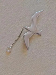 鳥形ブローチ