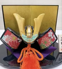 新品未使用【錦彩出世兜 屏風付き】陶器製 端午の節句 こどもの日 ミニチュア