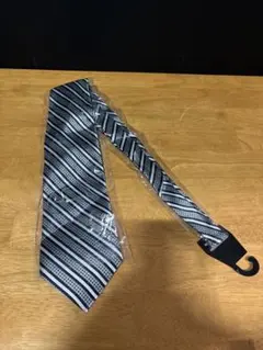 HUGO BOSS ストライプ ネクタイ 未使用品　グレー系