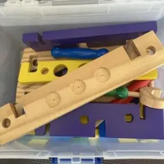木のおもちゃ　木製 知育玩具 多色 工具付き
