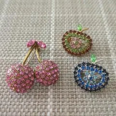 ビンテージ風チェリー，アップルブローチ