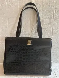 希少カラー　フェラガモ ヴァラ クロコ トートバッグ 肩掛け A4 カーキ 希少カラー フェラガモ ヴァラ クロコ トートバッグ 肩掛け A4