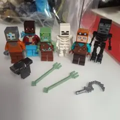 【5体まとめ売り+装備4つ】LEGO マインクラフト　ミニフィグ