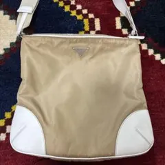 【希少】美品✨PRADA　プラダ　ショルダーバッグ　ナイロン　ベージュ　三角ロゴのサムネイル