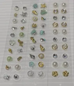 サービス品！夏パーツお値下げ中！耳ツボジュエリー６０粒金アレ対応