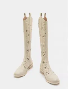 【夏春秋冬可】　穴あきデザイン ロングブーツ クリーム色　4月20日まで
