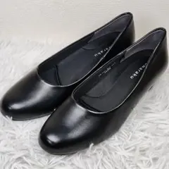 美品✨fuwaraku レザーパンプス　黒　23.0cm EEEのサムネイル