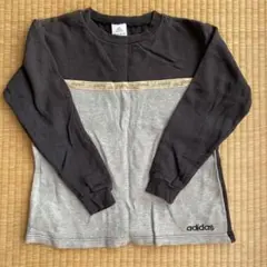 キッズ　adidasのトレーナーです