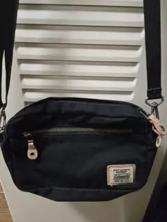 Coleman ブラック ショルダーバッグ