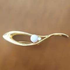 ブローチ 金色 紫色の石付き