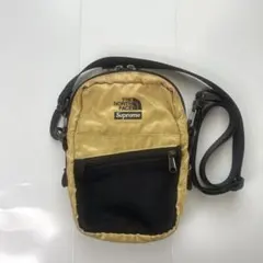 ノースフェイス　シュプリーム　コラボ　メタリックショルダーバッグ　ゴールド