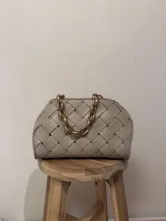 【美品】ベージュ編み込みバッグ