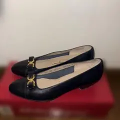 タニノクリスチー 黒 レザー ゴールドバックル スクエアトゥパンプス