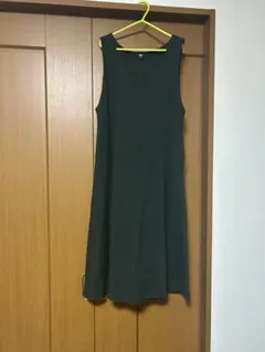 ユニクロ　ダークグリーン フレアワンピース
