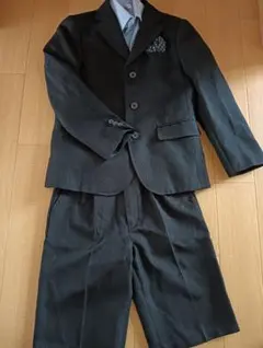 美品 入学式 卒園式 男の子 フォーマルスーツ 黒 130 スーツ ベスト