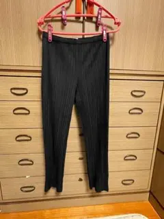 最終値下げ✨　PLEATS PLEASE サイズ2　カジュアルパンツのサムネイル