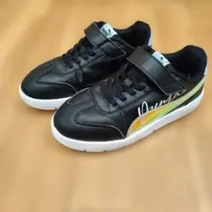 PUMA ブラック スニーカー マジックテープ付き