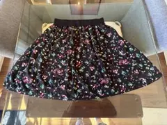 フレアスカート 黒地 花柄のサムネイル