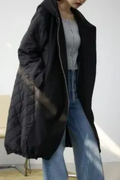 アズールバイマウジー　異素材切替キルティングロングコート　ブラック