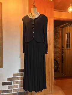 レース襟付き黒ロングワンピース　クラシックヴィンテージ