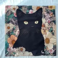 黒猫と花のクッションカバー