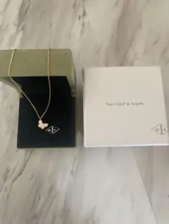 ぴ*子様 Van Cleef & Arpels スウィート アルハンブラ ぴ*子様 Van Cleef & Arpels スウィート アルハンブラ - メルカリ