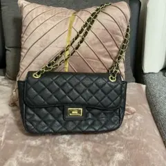ブラック　キルティング ショルダーバッグ