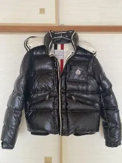 MONCLER 黒 フード付きダウンジャケット