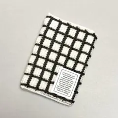 アフガン編み　グラフチェック　ブックカバー　文庫本サイズ　ブラック× ホワイト