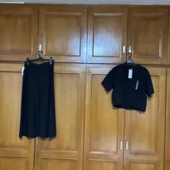 新品未使用ユニクロ黒 セーター、Aラインスカート セットアップ