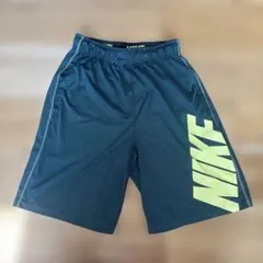 Nike DRI-FIT ストライプショートパンツ
