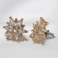 新品未使用 即納 ピアス 結婚式 パーティー キラキラ 小ぶり ゴールドのサムネイル