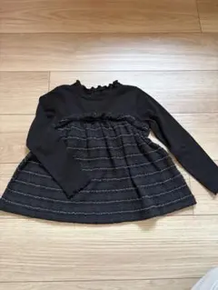 新品未使用　黒い長袖カットソー フリル・リボン付き110