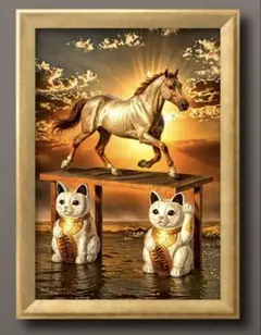 幸運を呼ぶ招き猫たちの上で運命の馬が走り出す　額縁付き　開運グラフィックアート