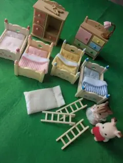 最終!!遊んで下さい♫廃盤シルバニアファミリー ベッドセット 人形付き