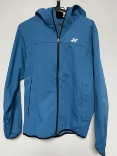 青いフード付きウォームアップウェア