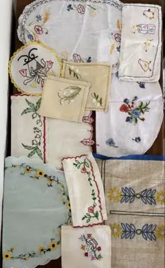 フランスヴィンテージ ナプキン　12枚セット　花柄手刺繍入り フランスヴィンテージ ナプキン 12枚セット 花柄手刺繍入り - メルカリ