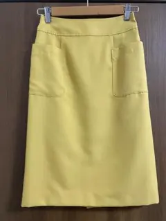 イエロー タイトスカート
