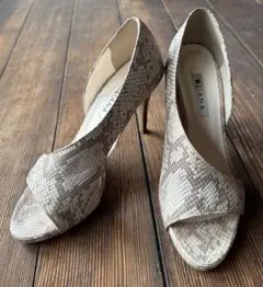 お値下げしました！【美品】DIANA パイソン柄　オープントゥ　ピンヒール