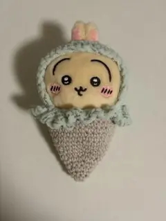 ちいかわ おすわりぬいぐるみ うさぎ ＋ ハンドメイドのアイスクリーム洋服付きのサムネイル