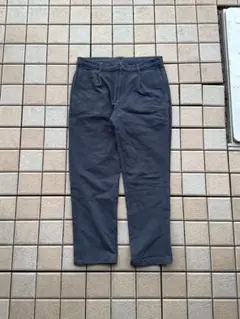 ダークグレー チノパン バックポケット付き