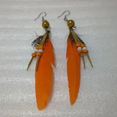s*r様 新品！ 羽根 フェザー ピアス ④ オレンジ