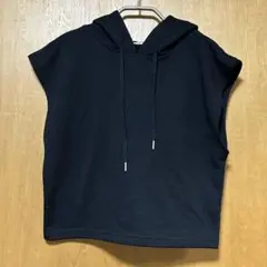 SUREVE フード付きブラックノースリーブ　ベストフーディショート丈