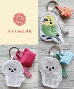 ハンドメイド　刺繍　トイプードル　ストラップ　ミニバッグキーホルダー付き　犬