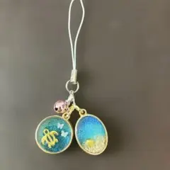 レジンキーホルダ　海かめと蝶々と砂浜