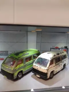 トミカ トヨタ ハイエース 2台セット ミニカーのサムネイル