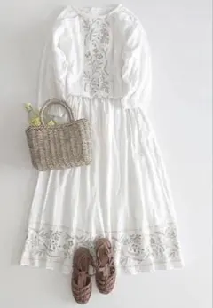 サマンサモスモス スカート ホワイト　夏のお花とスカラップ刺繍スカート