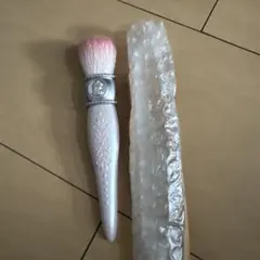 ラデュレ　チークブラシ　ピンクのサムネイル