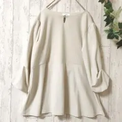 【美品】a.v.v アーヴェヴェ ペプラム チュニック ブラウスボリューム袖　Mのサムネイル